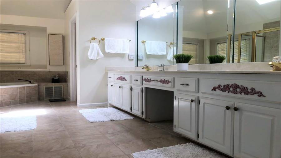 1683 Stonegate, Snellville, Georgia 30078, ,Single Family,For Sale,Stonegate,1000