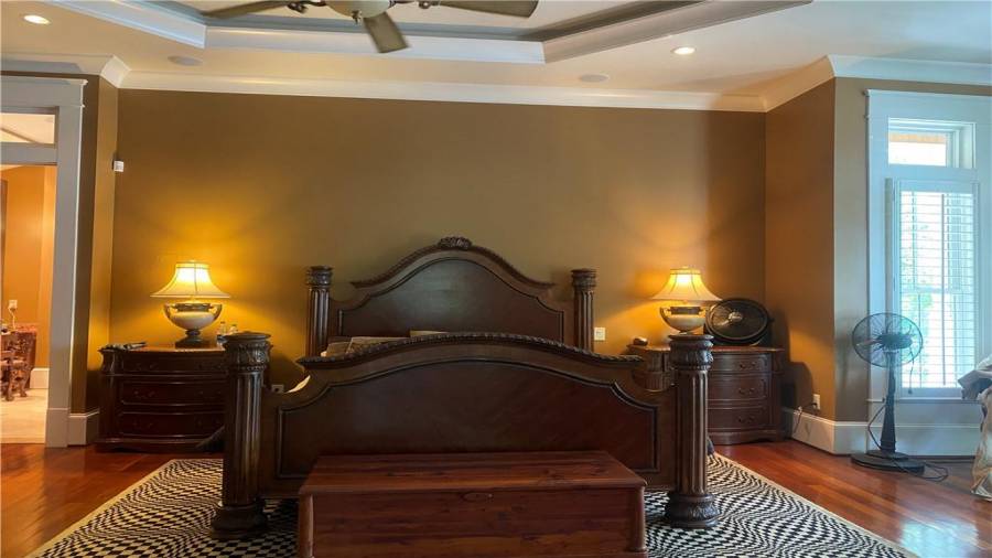 This king sized bedroom is very spacious and has a sitting area by the garden door. Brazilian hardwood flooring is in excellent condition. Attention to every detail.