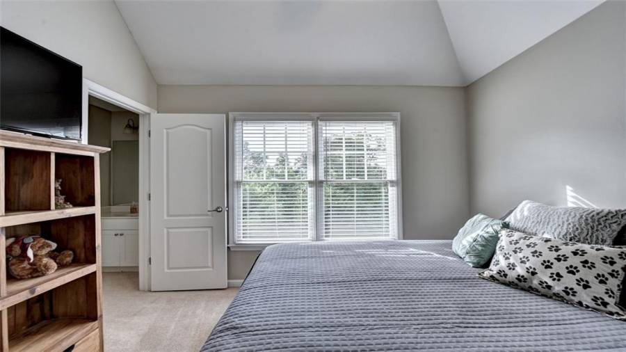 Bedroom with jack-n-jill bath