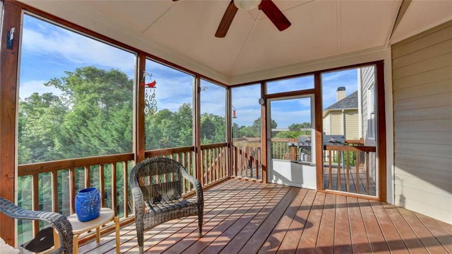 Screened-in back deck