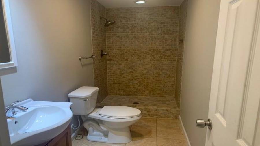 Terrace level tiled batcroom