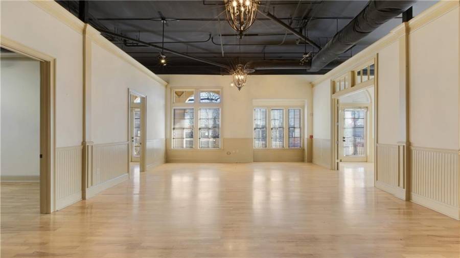 View of the large center common area, flanked by three offices that can also be used as segmented retail spaces