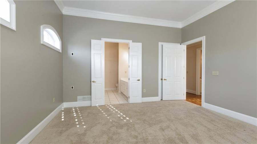 Upstairs condo Unit 1 bedroom