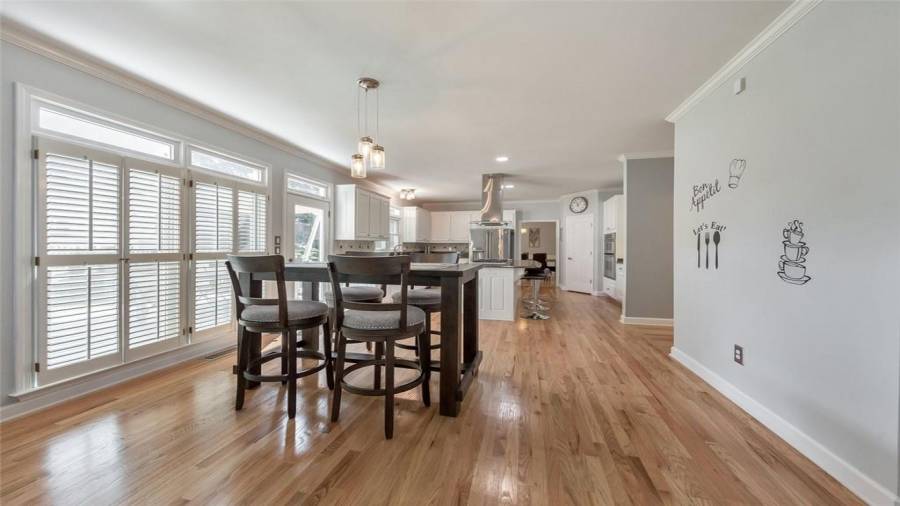 Open concept eat-in kitchen!