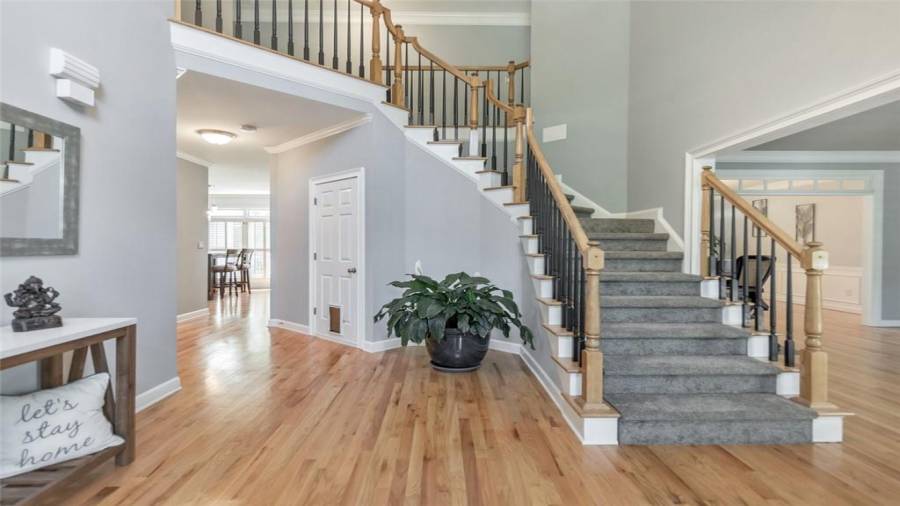 2-story entrance foyer!