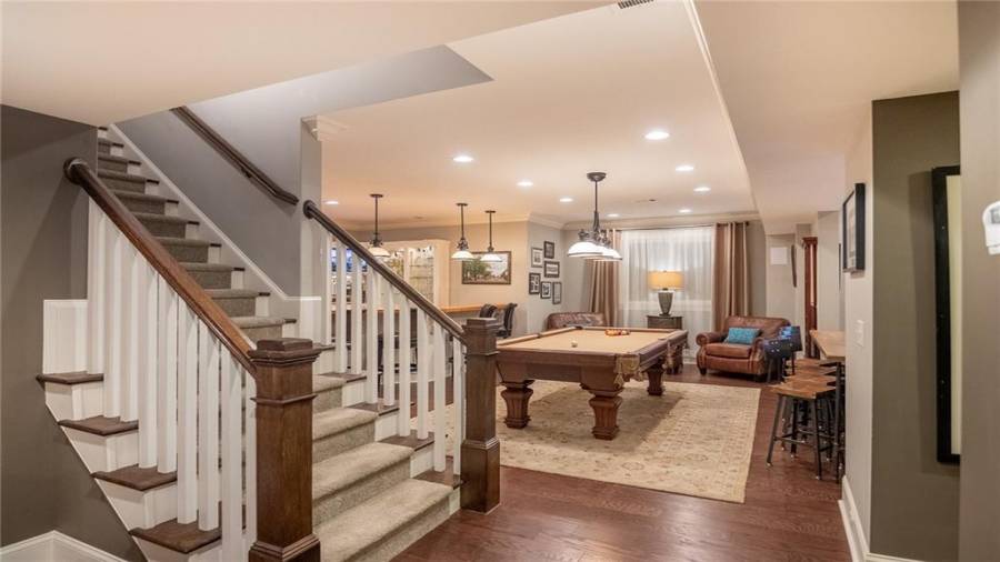 Landing to Terrace Level