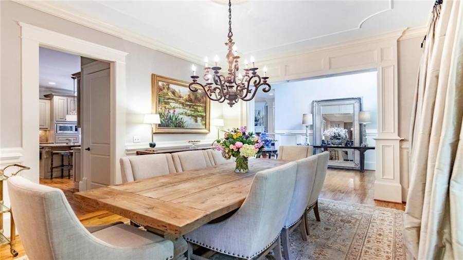 Dining Room - Add the table leaf to easily seat 12