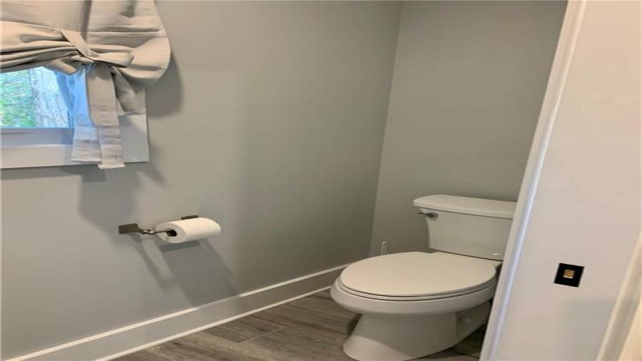 Toilet closet in jack & jill bath