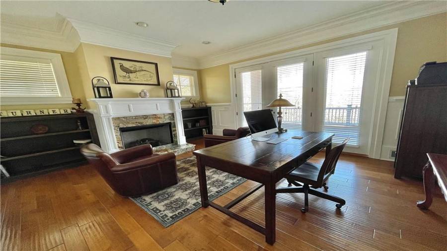 Main level office photo 2