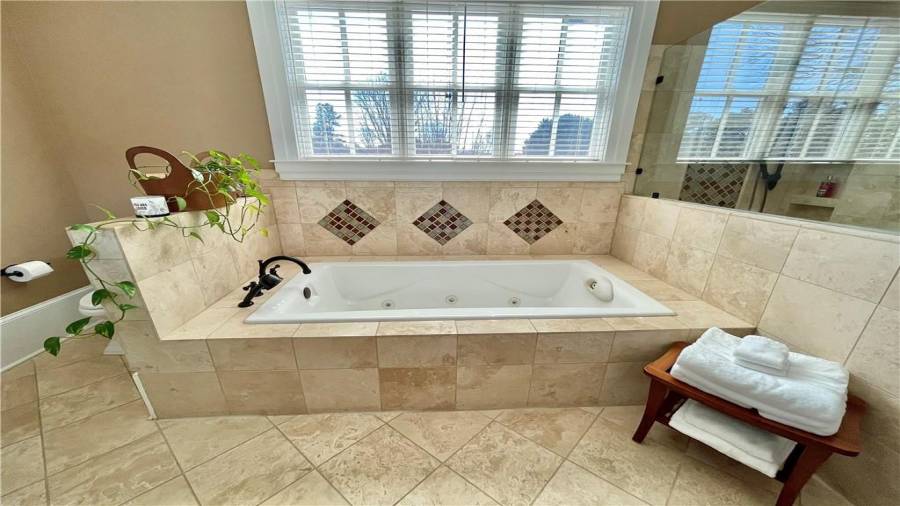 Did we mention it was a jacuzzi tub?