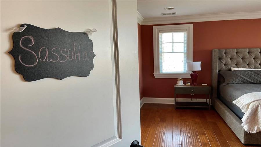 Welcome to the Sassafras room.