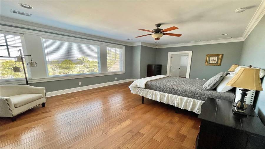 Tiger Lily room with views of Lake Hartwell.