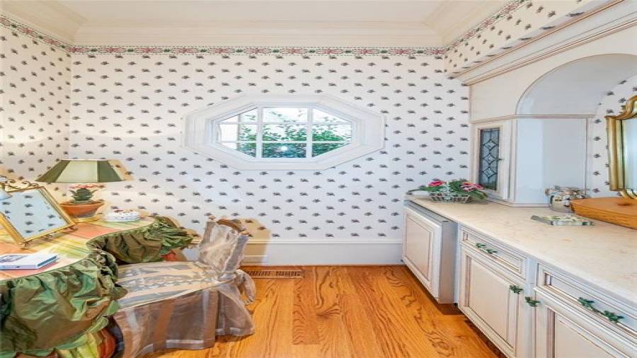 Ready-Room with Mini-Fridge in Guest Suite