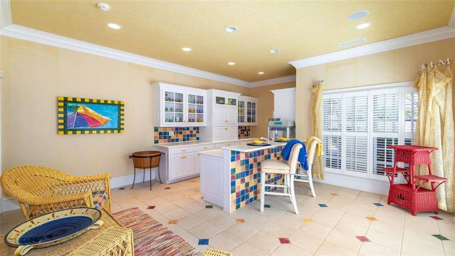 Pool House With Kitchen