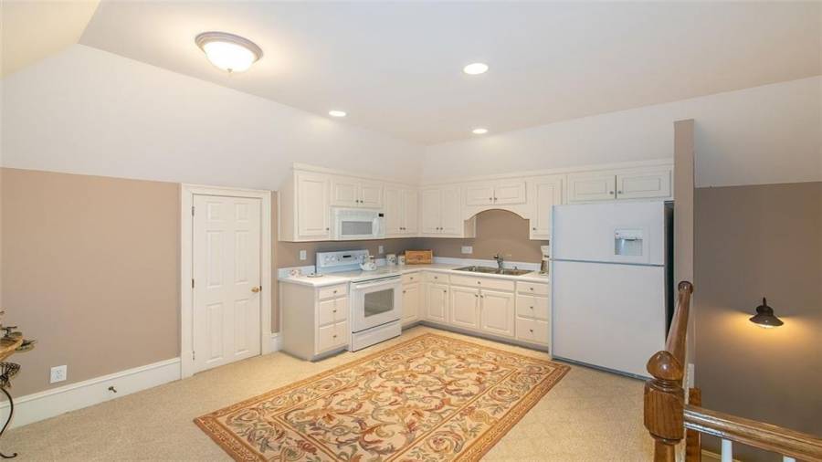 Above Garage Apartment with Full Kitchen