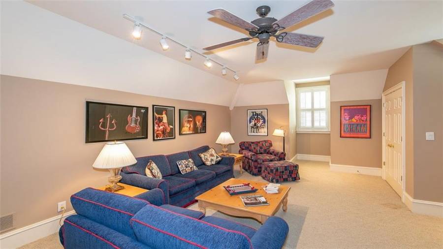 Garage Apartment Living Room