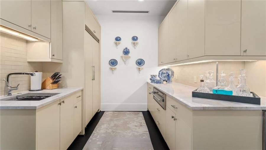 The Catering Kitchen (behind the main kitchen) features a second 48